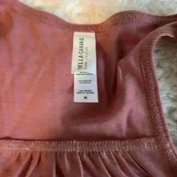 Birthday squad razorback flowy tank top size medium in mauve. Worn once - Picture 2 of 3